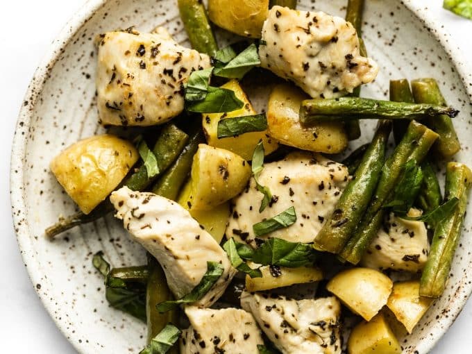 https://thewholecook.com/wp-content/uploads/2021/02/Sheet-Pan-Lemon-Chicken-Dinner-by-the-Whole-Cook-horizontal1-1-680x510.jpg