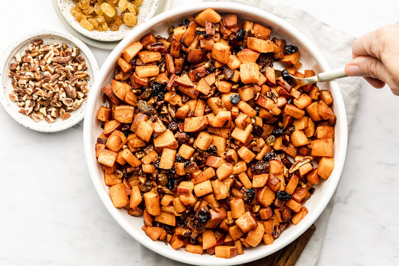 https://thewholecook.com/wp-content/uploads/2021/10/cinnamon-raisin-diced-sweet-potatoes-3-2.jpg