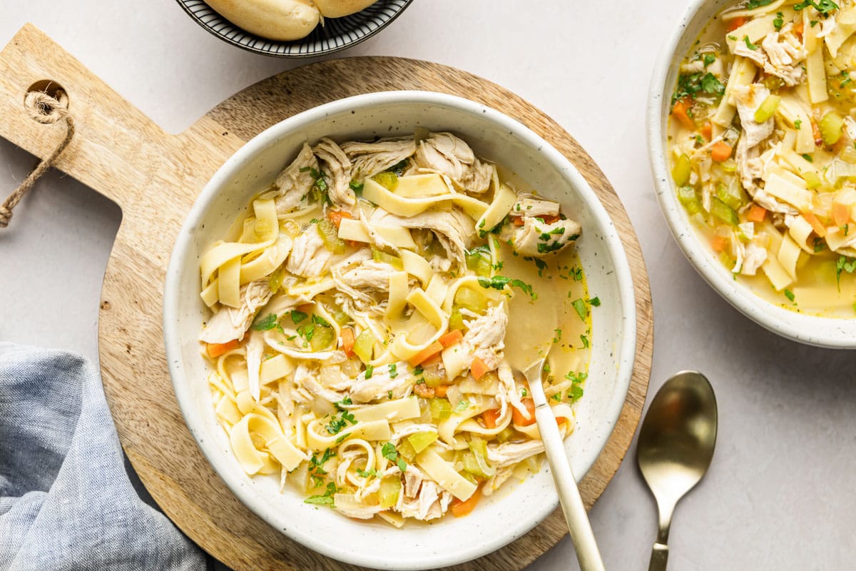 https://thewholecook.com/wp-content/uploads/2022/01/Classic-Chicken-Noodle-Soup-1-5.jpg