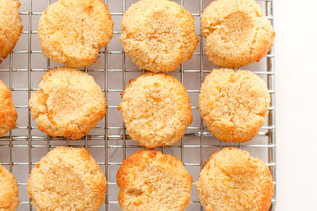 https://thewholecook.com/wp-content/uploads/2022/12/Orange-Almond-Cookies-1-3.jpg