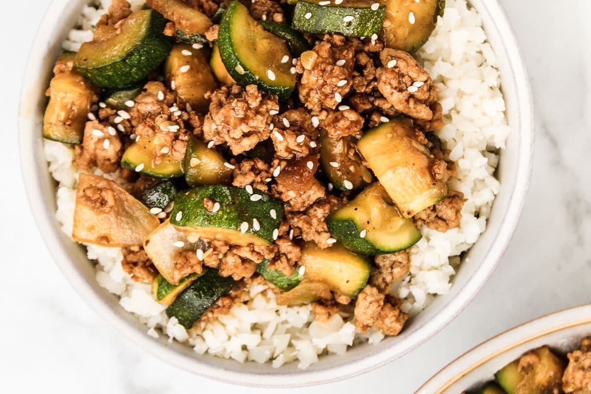 https://thewholecook.com/wp-content/uploads/2023/02/Ground-Chicken-and-Zucchini-Stir-Fry-1-4.jpg