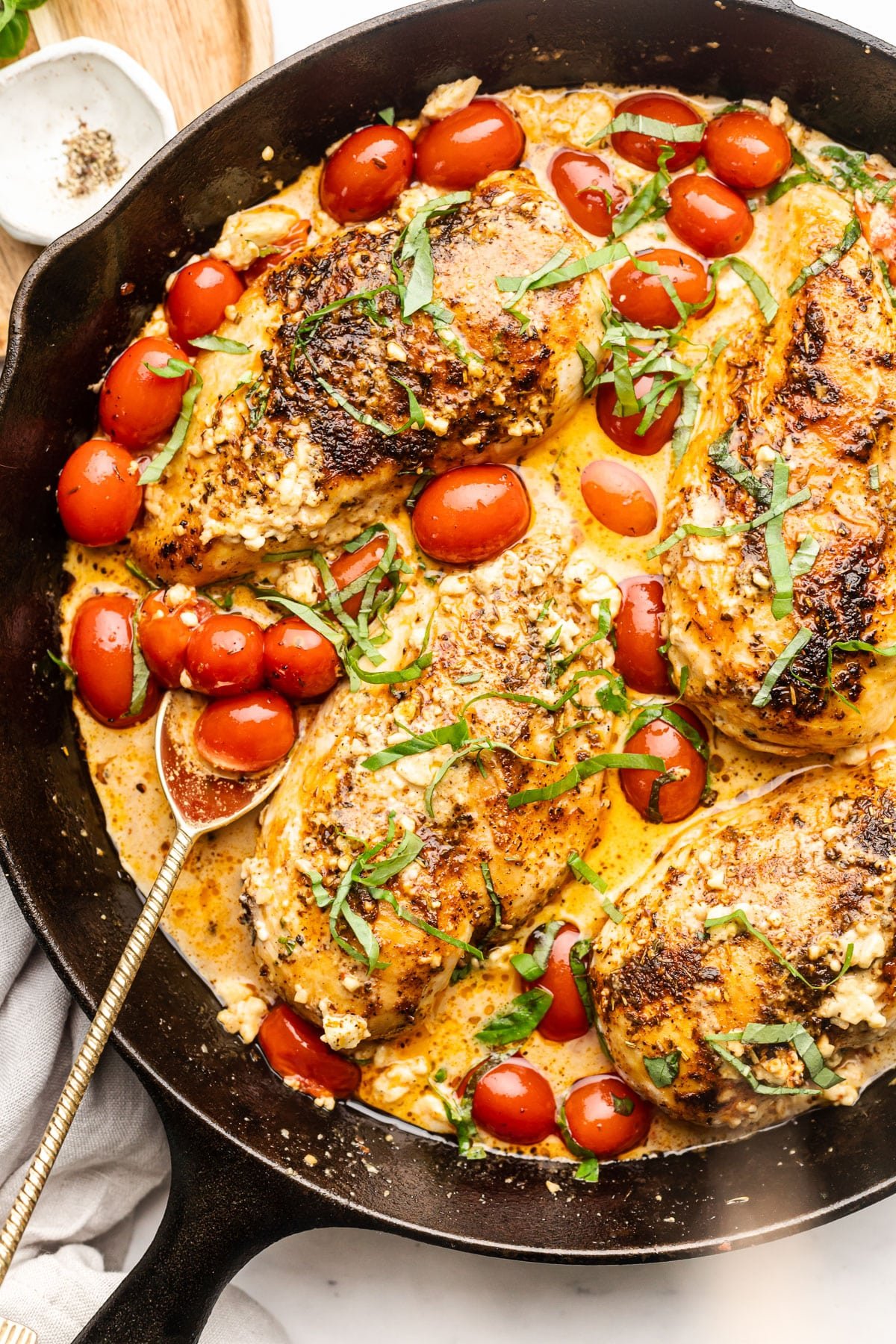 https://thewholecook.com/wp-content/uploads/2023/07/Baked-Feta-Chicken-1.jpg