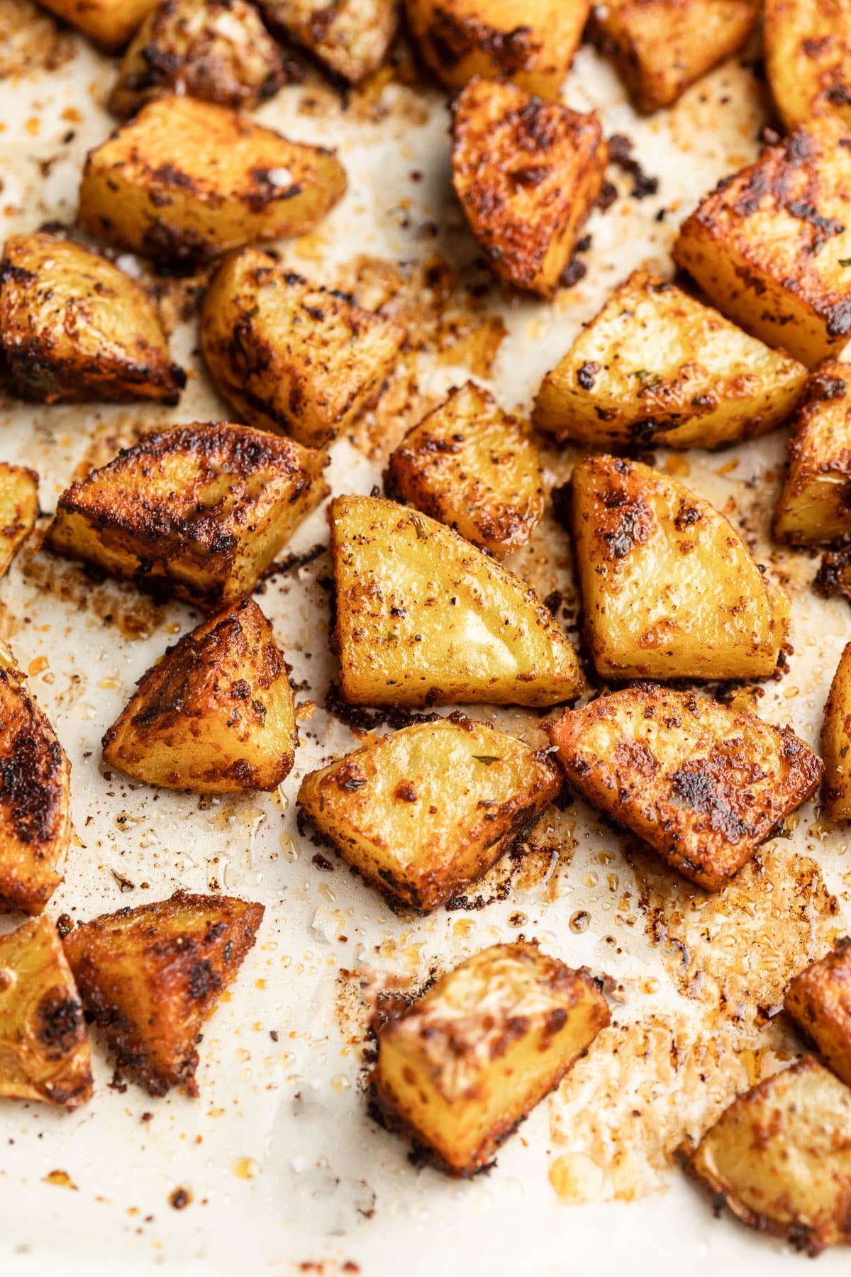 https://thewholecook.com/wp-content/uploads/2023/11/Easy-Oven-Roasted-Potatoes-1-5.jpg